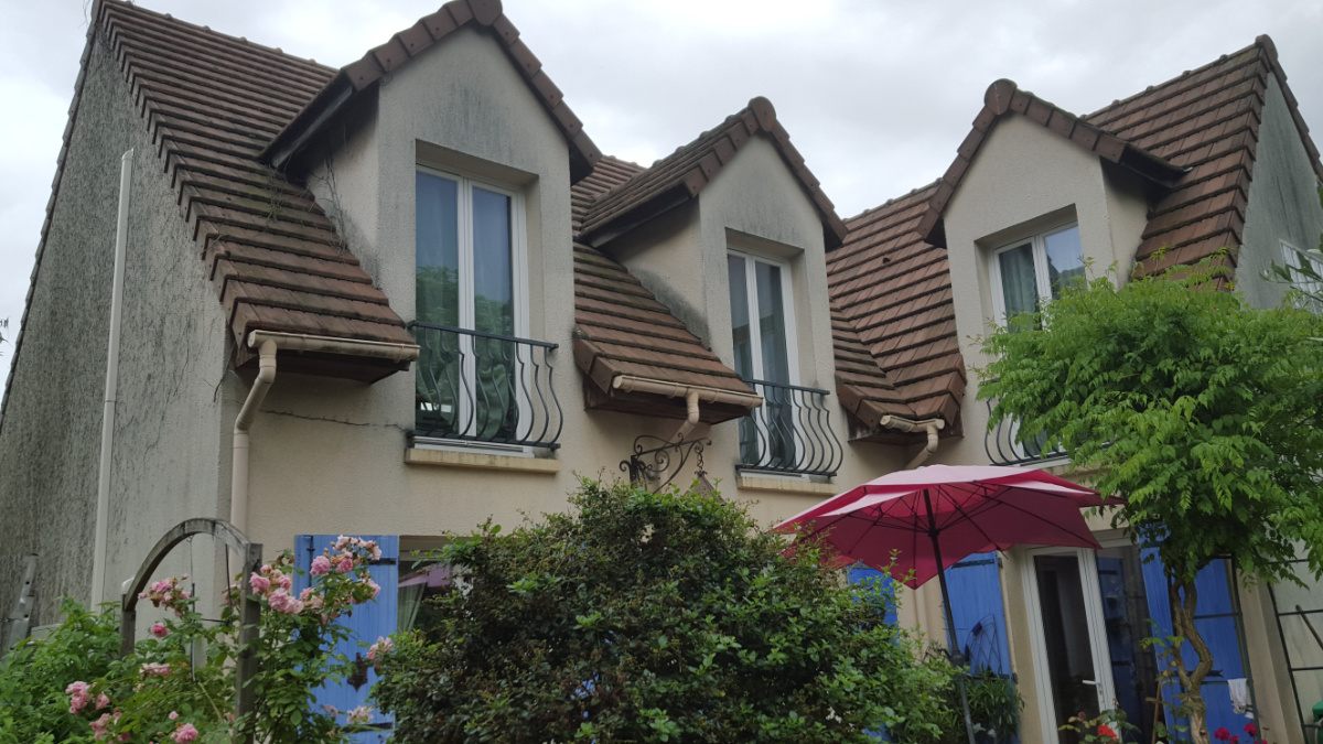 Façade avant intervention des Façadiers Façades du Lys à Tournan-en-brie, état d’origine