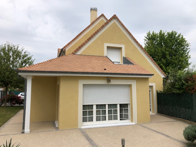 Maison après mise en peinture des façades à Noisiel : état final de la façade - Pignon du salon