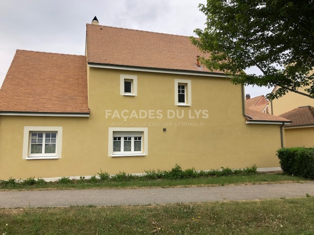 Artisan peintre façades  d'une maison à Noisiel , 77700, Seine et Marne