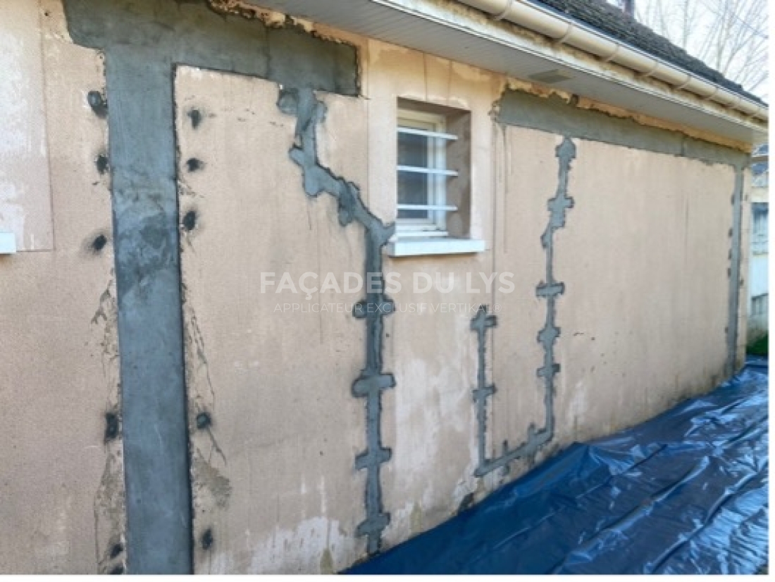 Façade avant réparation des fissures à Pontault-Combault : état initial de la façade Réparation fissures d'une maison à Pontault-Combault , 77290, Seine et Marne