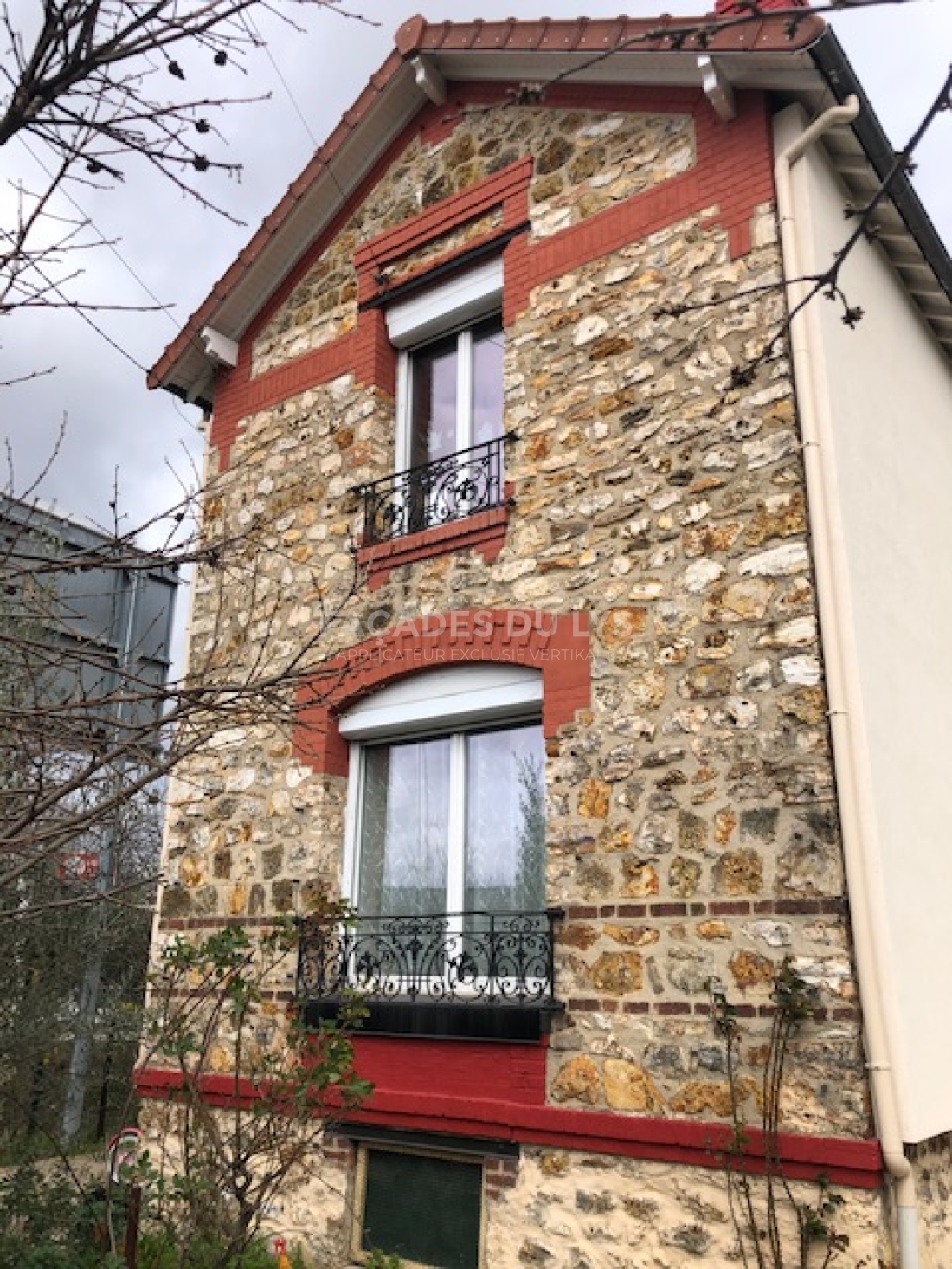 Avant ravalement de la façade à Lognes : état initial de la façade Ravalement façades d'une maison à Lognes, 77185, Seine et Marne