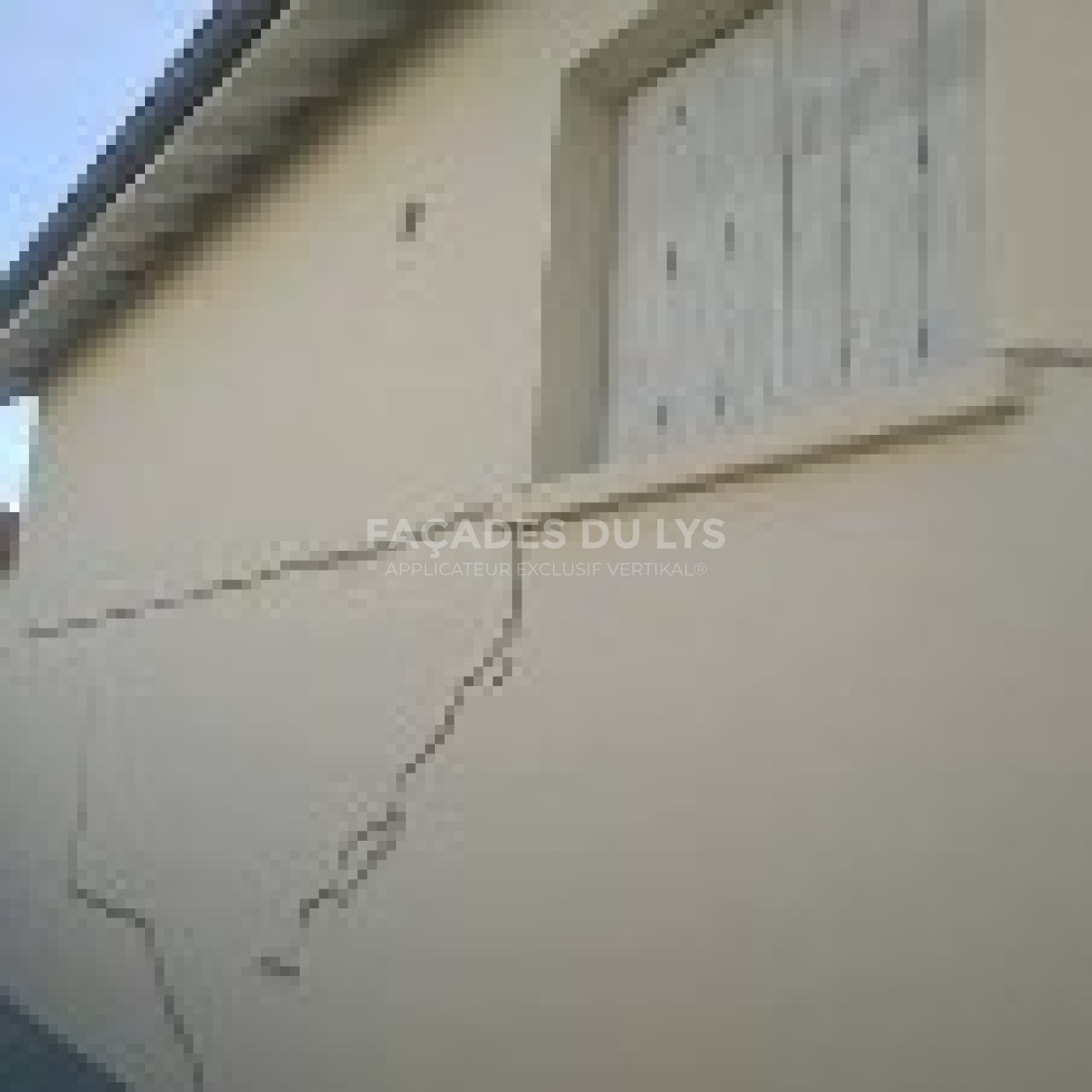 Façade avant réparation des fissures à Chelles : état initial de la façade Réparation fissures d'une maison à Chelles, 77500, Seine et Marne